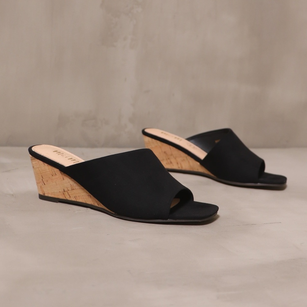 NWT Elegant Black Wedge Shoes with Textured Upper